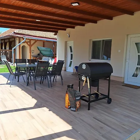 公寓 Gyuemoelcsoes Vendeghaz, Poroszlo, Tisza-to - Fruit Orchard Guest House, Poroszlo, Tisza Poroszló